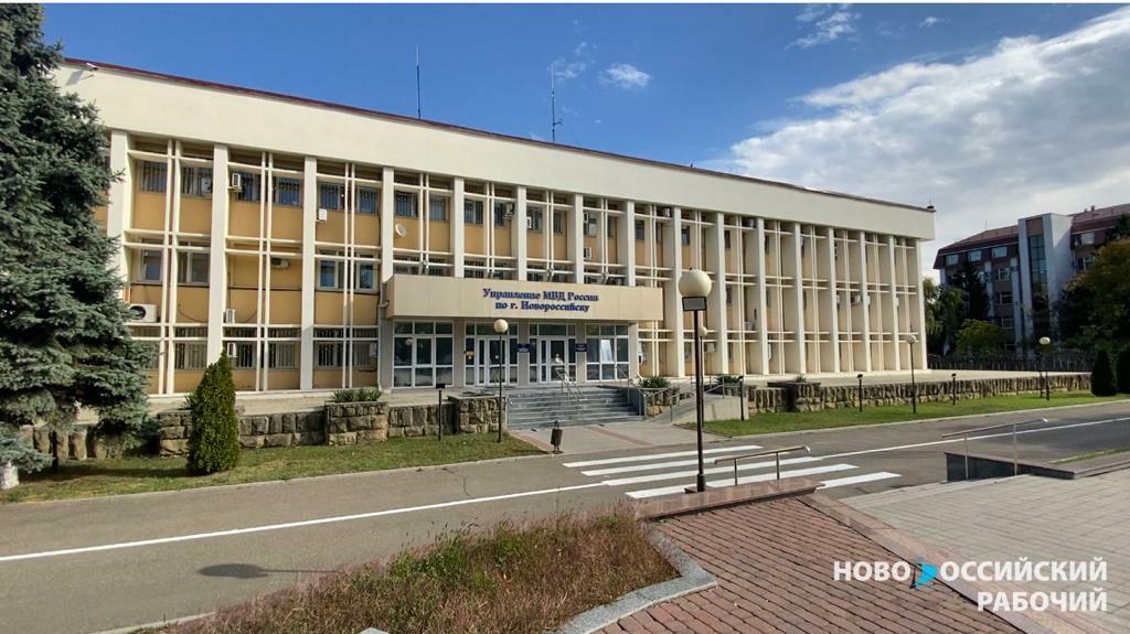 В Новороссийске задержали похитителей коллекционной катаны и алкоголя