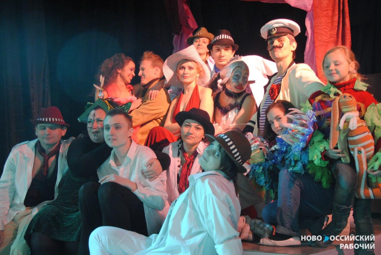 В Новороссийске народный театр готовится «оплодотворить всех» новым хитом