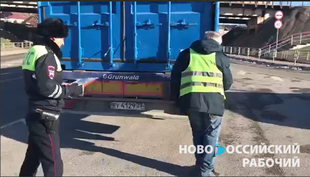 За два дня в Новороссийске нашли 6 контейнеров, закреплённых с нарушениями. Так и будут падать и калечить?