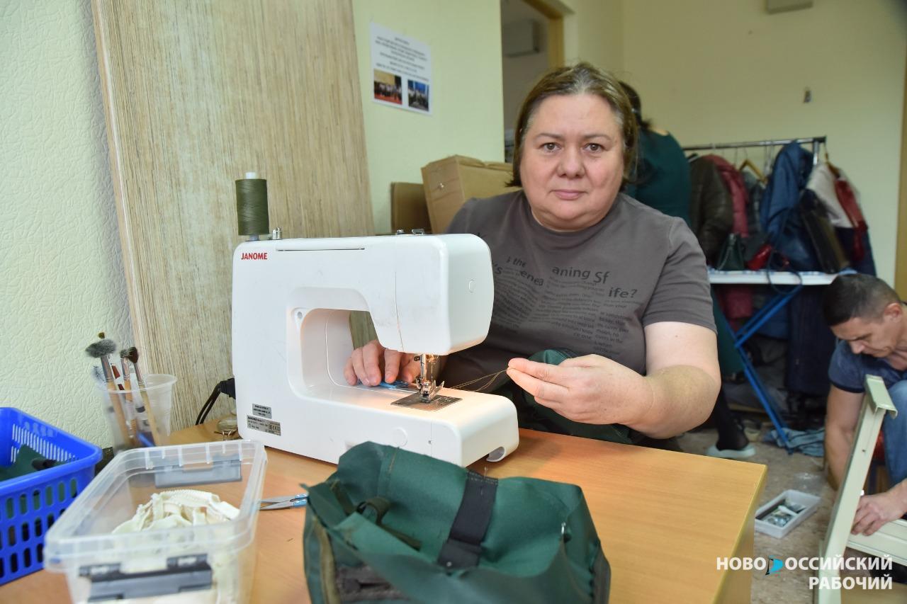 Мать новороссийского солдата услышала глас Господа и стала шить вещи для бойцов