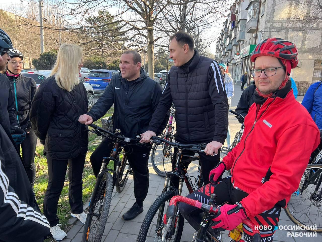 В Новороссийске вице-мэры пересели на велосипеды