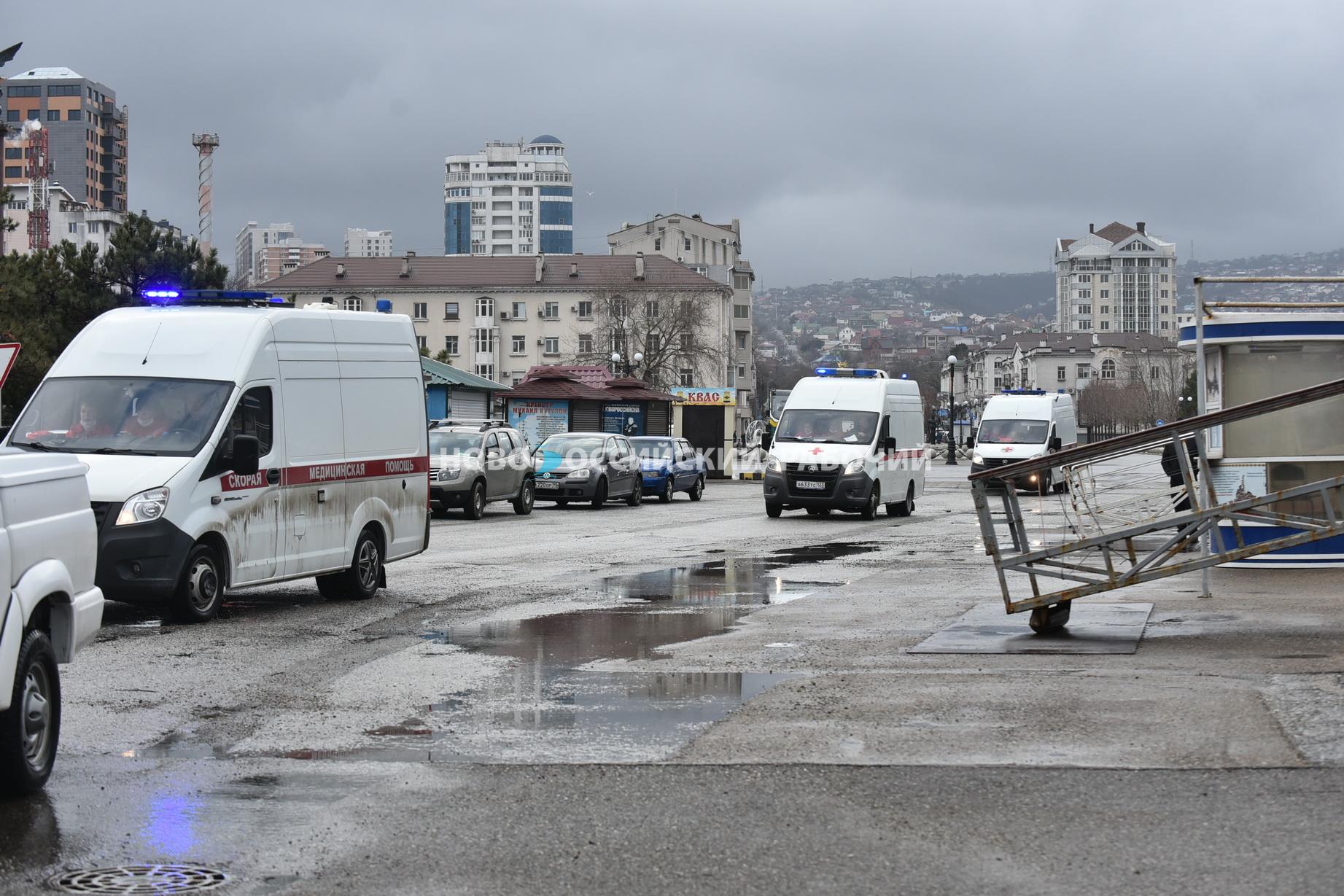 В горбольнице Новороссийска после кораблекрушения находятся 10 человек. Им предстоят допросы