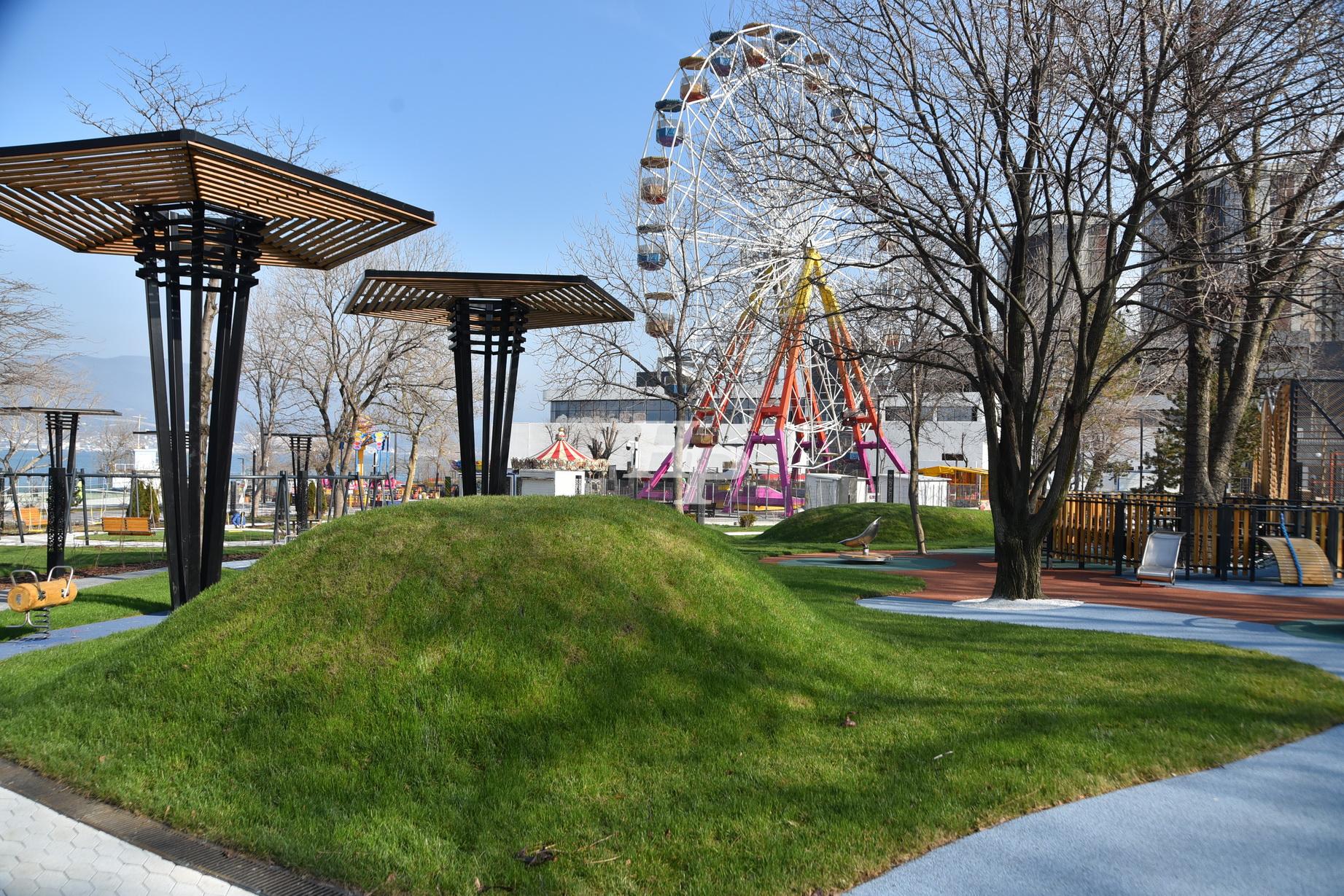 Перголы, лежанки, «летающая тропинка», — что еще нового жители Новороссийска увидят в реконструированном парке Фрунзе?