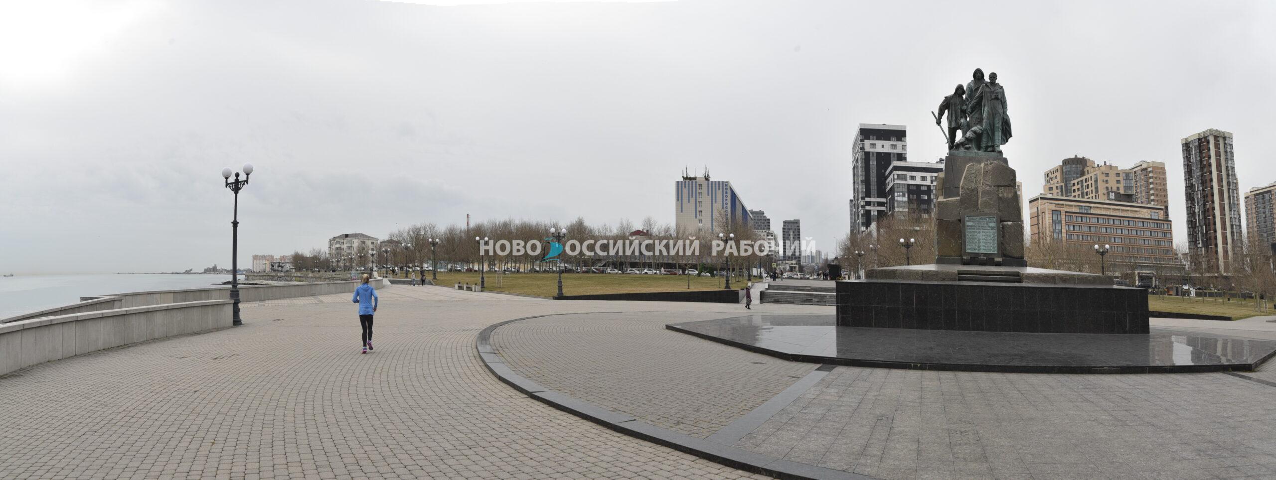 21 февраля 1959 года в Новороссийске открыли памятник погибшим морякам