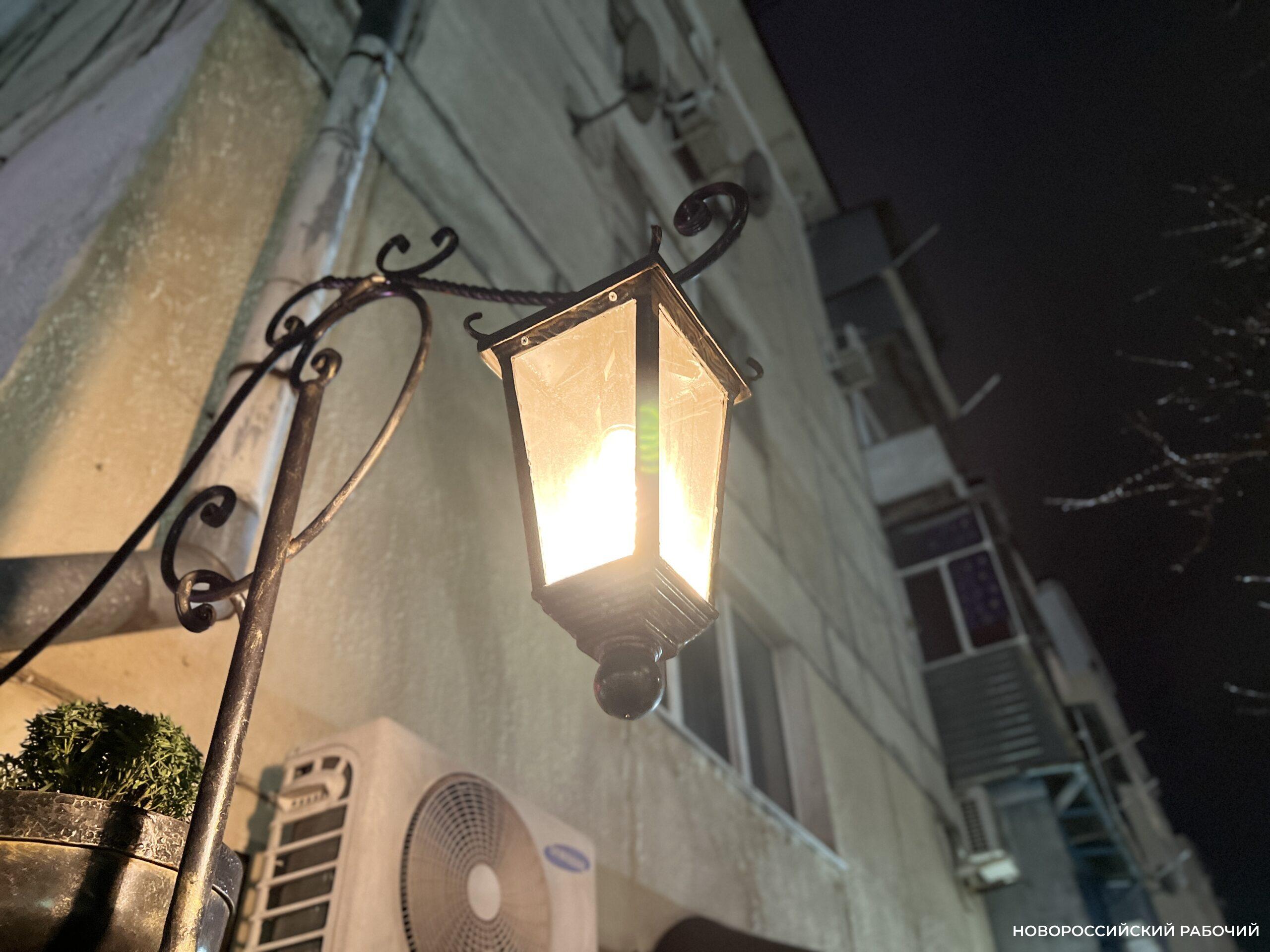 В Новороссийске жителей могут оштрафовать за уличные фонари, которые… не горят