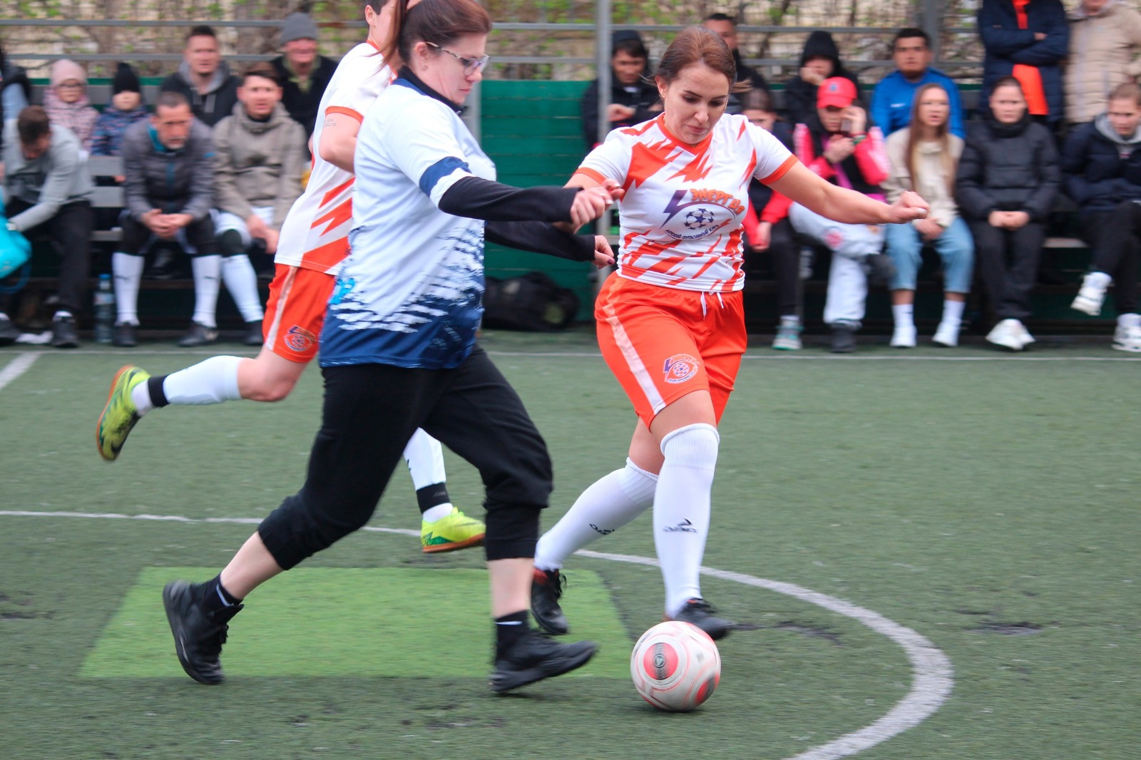 Мамы в деле: новороссийские женщины играют в футбол. Это так мило!