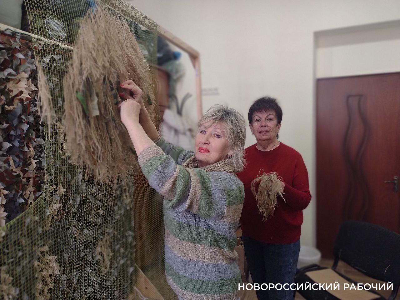 Новороссийские женщины вяжут маскировочные сети для участников СВО и знают, чем «леший» отличается от «кикиморы»?