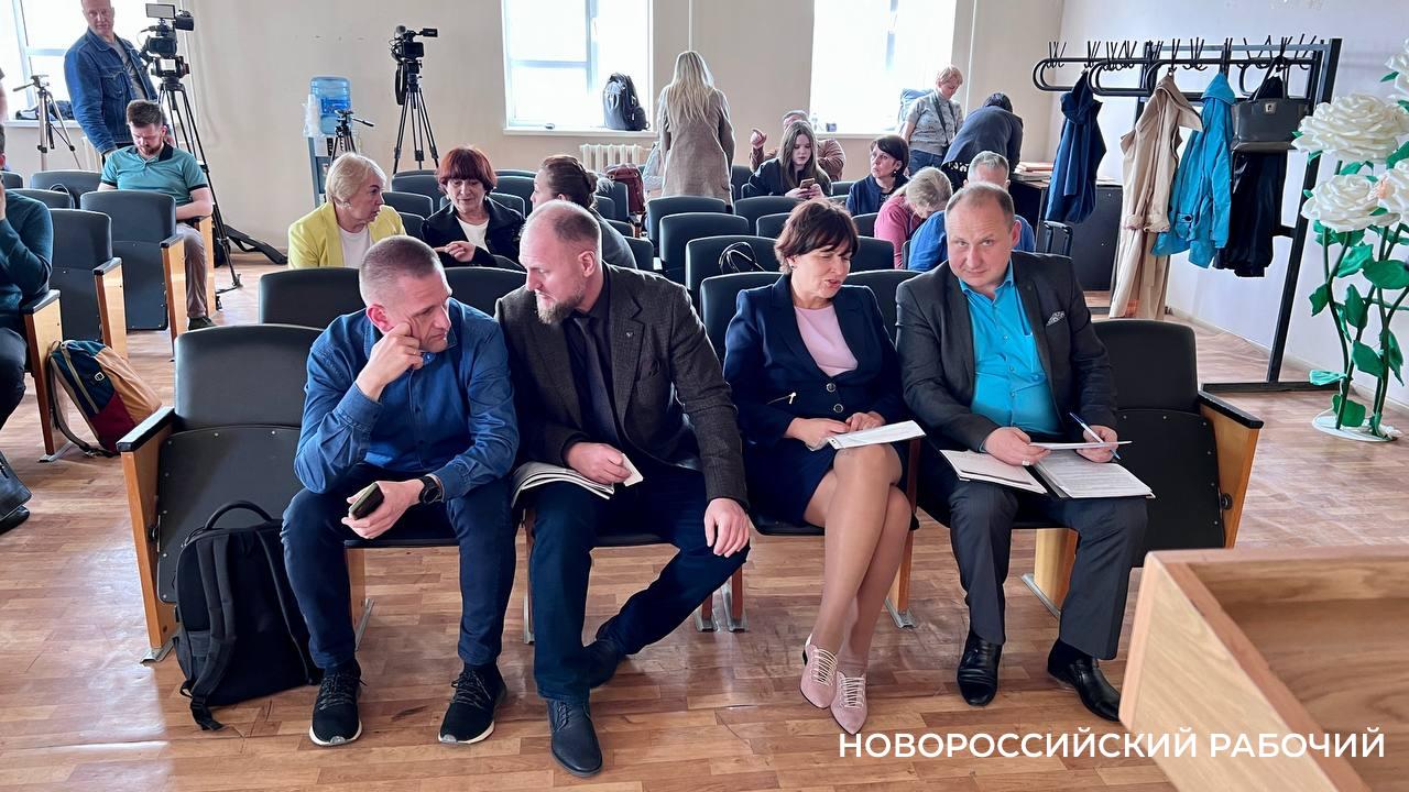 В Новороссийске не хотят дышать запахами нефти. Начался круглый стол с представителями КТК
