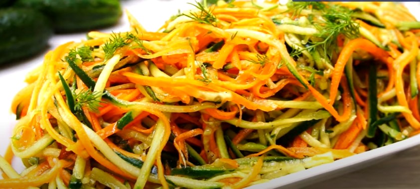 Салат из моркови и огурца – отличная закуска для пикника!