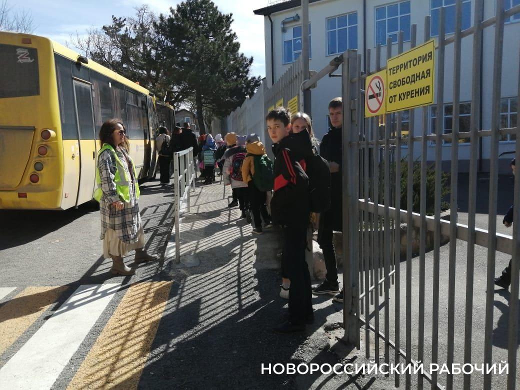 В пригороде Новороссийска 100 новых школьников распределили по ближайшим поселкам
