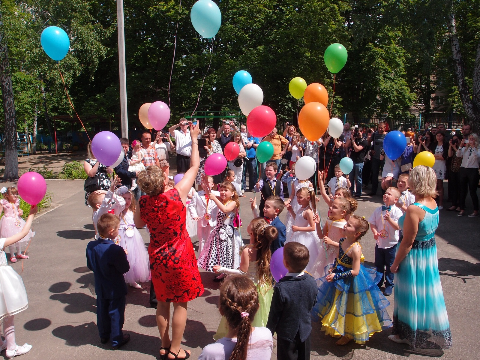 На выпускных в Новороссийске не будет воздушных шариков?