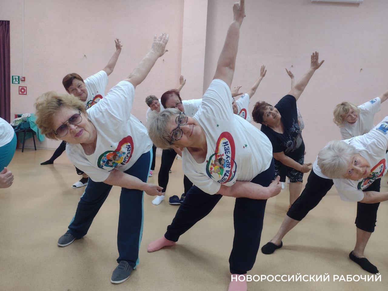 В Новороссийске бабушки с пенсионерским задором показывают пример активного долголетия