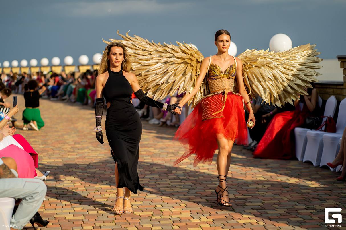 Бухгалтер и хореограф из Новороссийска создали бренд одежды и попали на Неделю моды