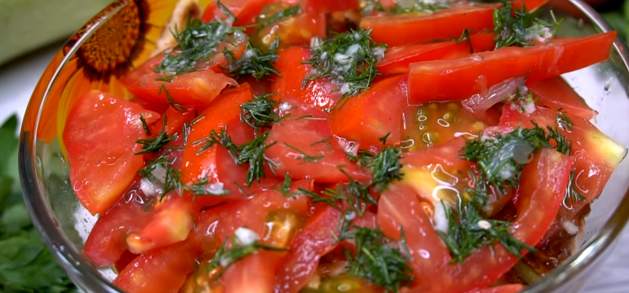 Салат с кабачком и помидором — невозможно оторваться