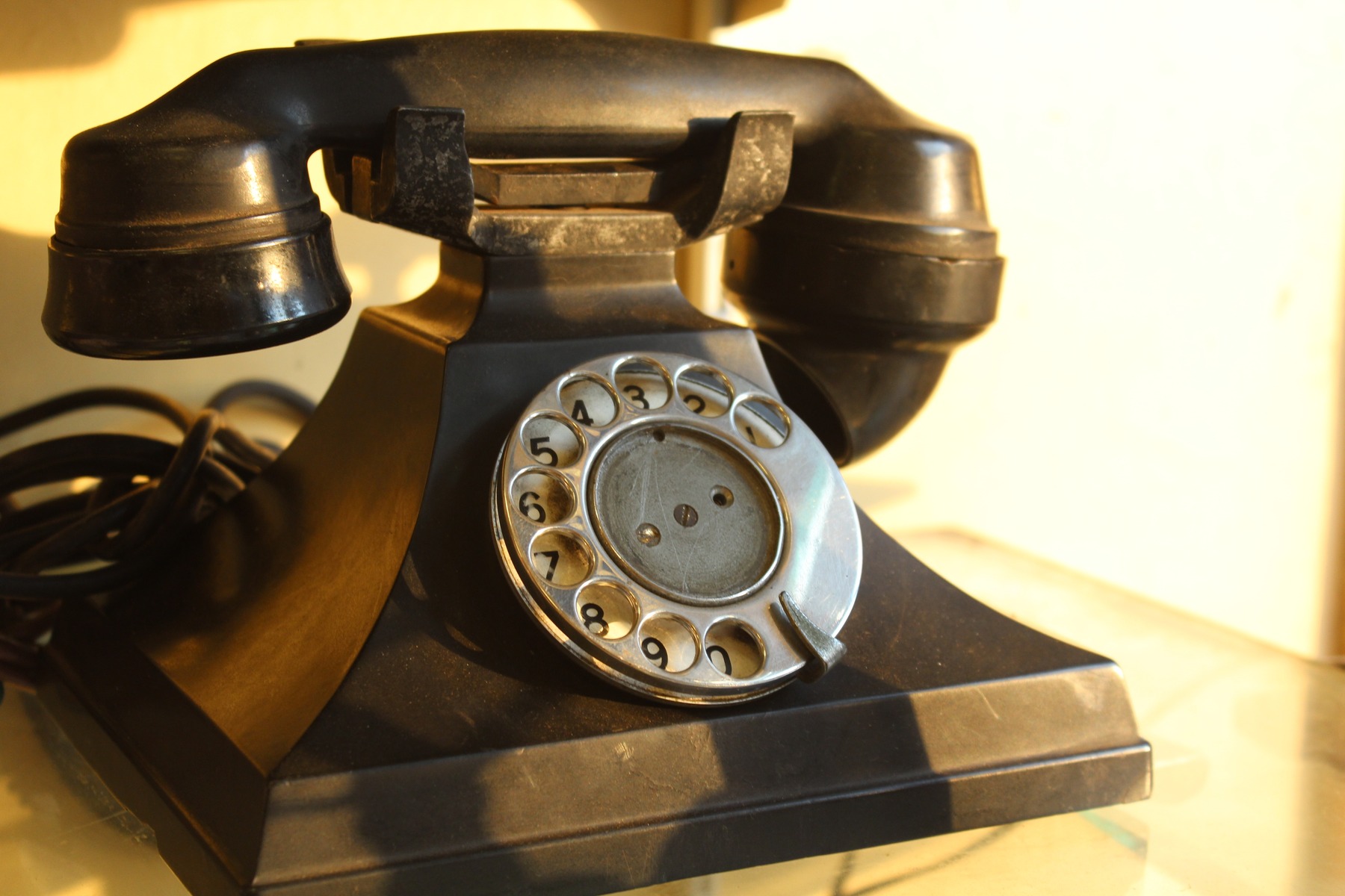 Жители Новороссийска начали разговаривать по телефону 128 лет назад