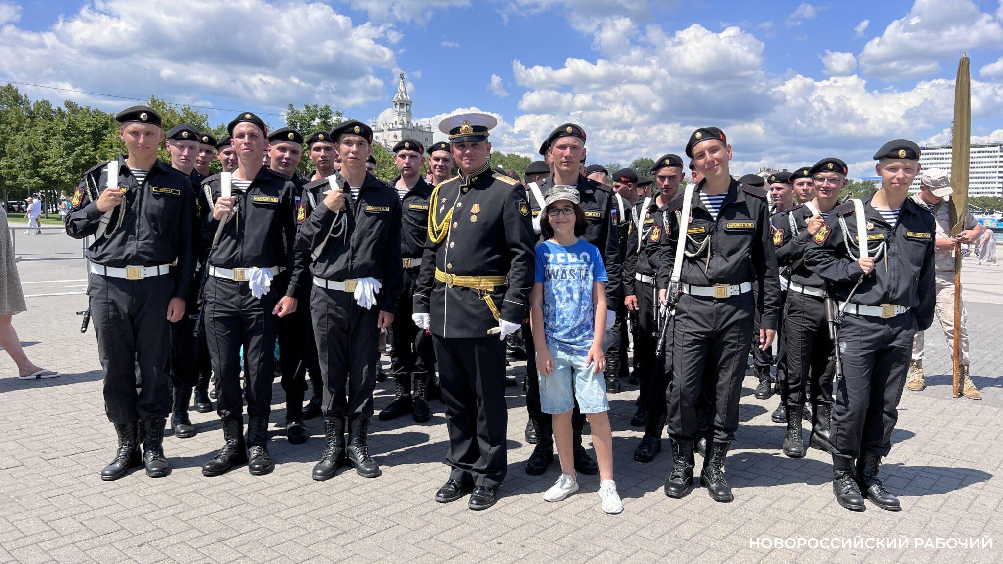 Работав новороссийске. Новороссийский рабочий. Фотосессия в Новороссийске. Новороссийский рабочий Василенко.