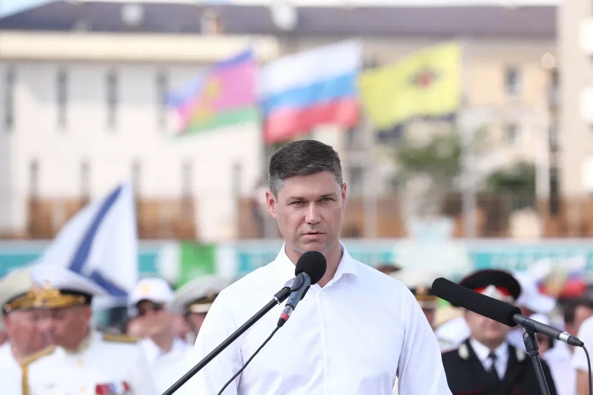 Депутат Сергей Алтухов пожелал военным морякам оставаться непобедимыми