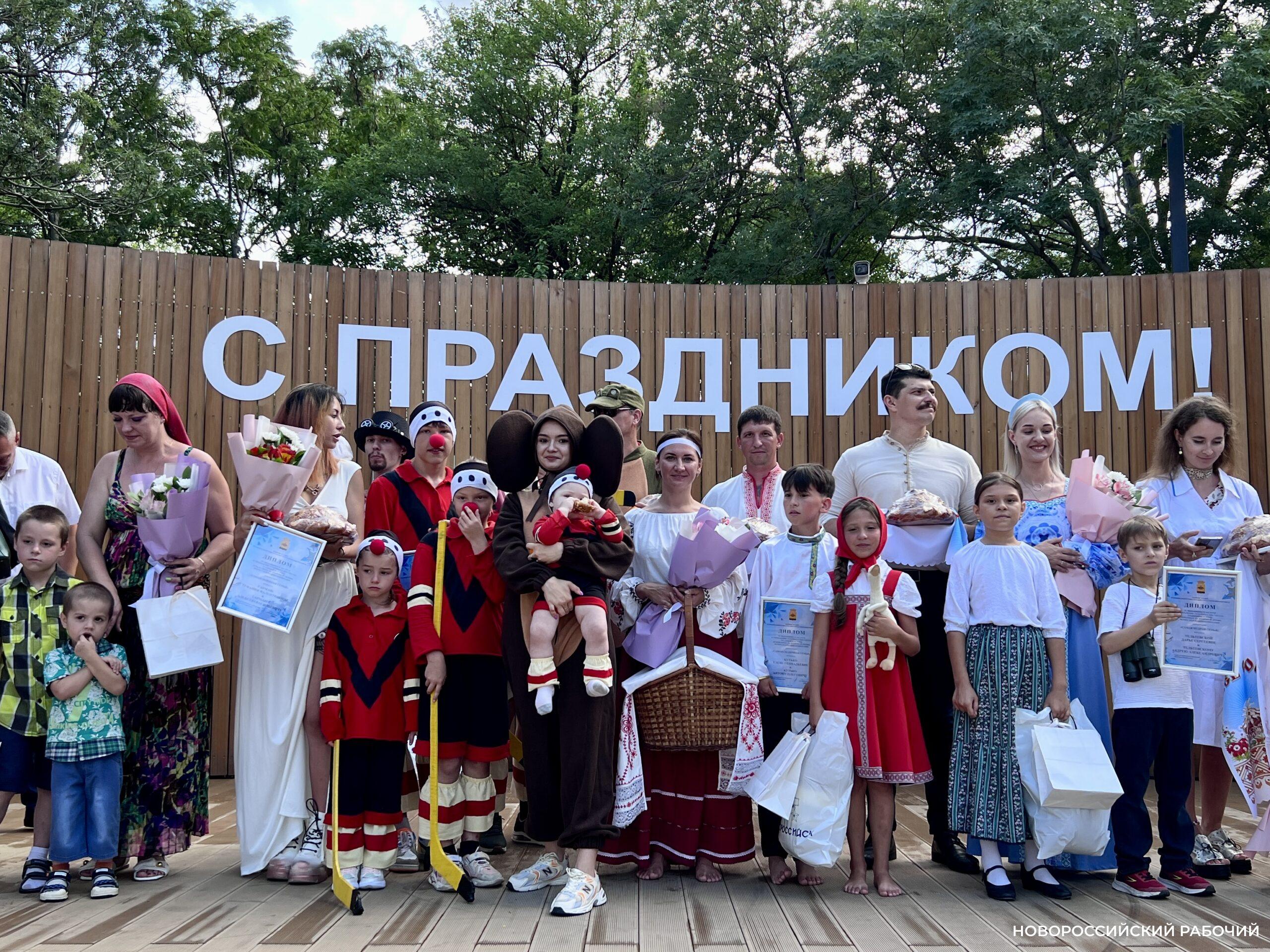 Путёвки в Турцию получили участники «Парада семей» в Новороссийске