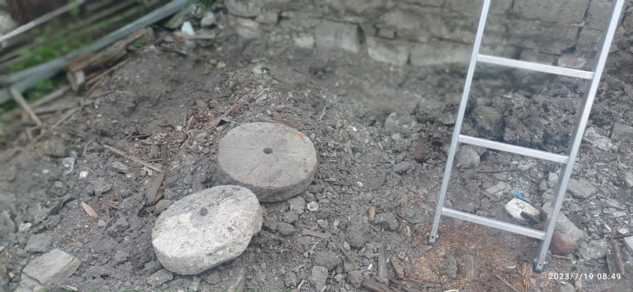 В Новороссийске нашли загадочные каменные жернова. Возможно, они античные!