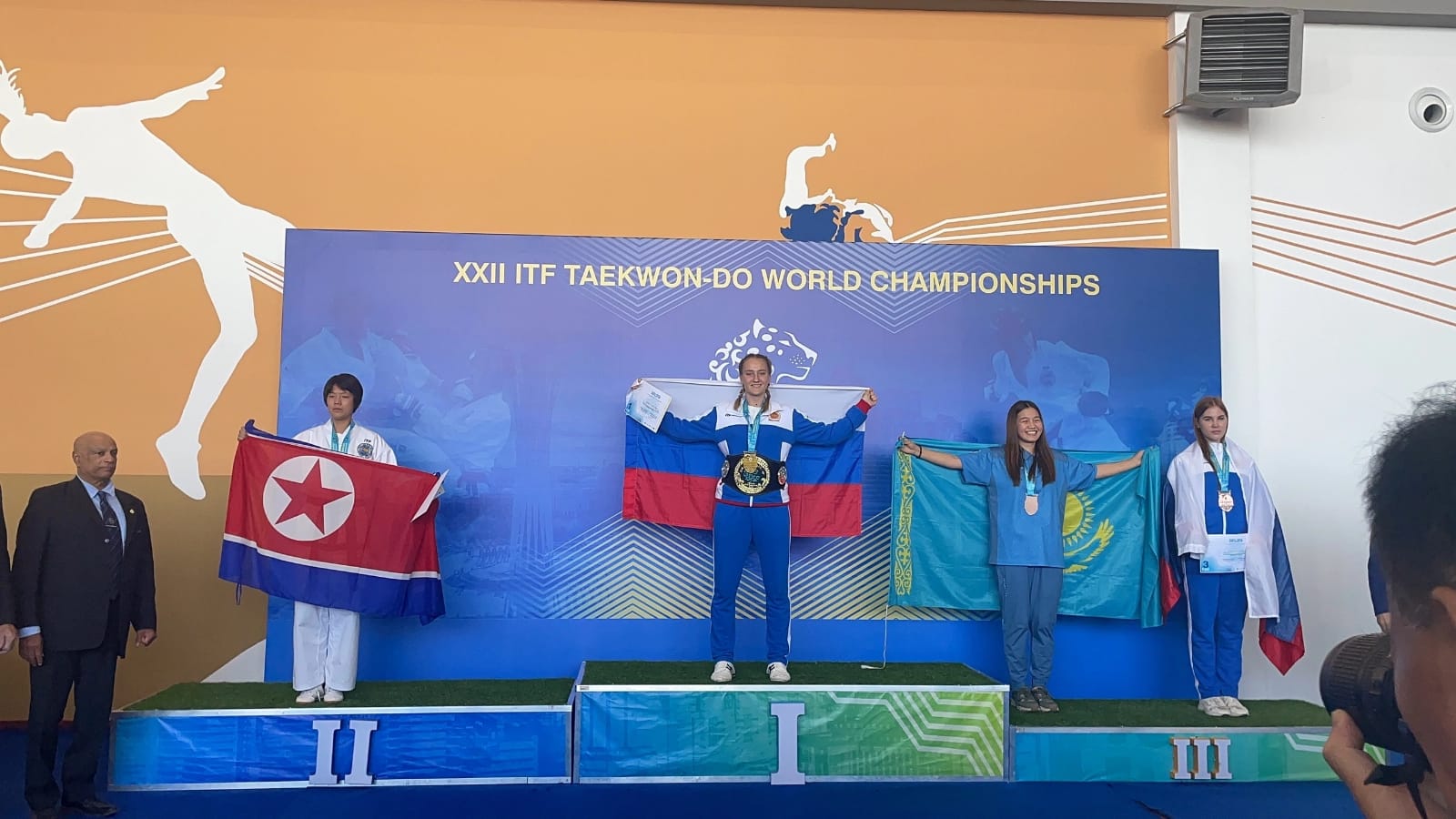 Новороссийцы на чемпионате мира по тхэквондо ИТФ выступили с российским флагом и привезли медали победителей