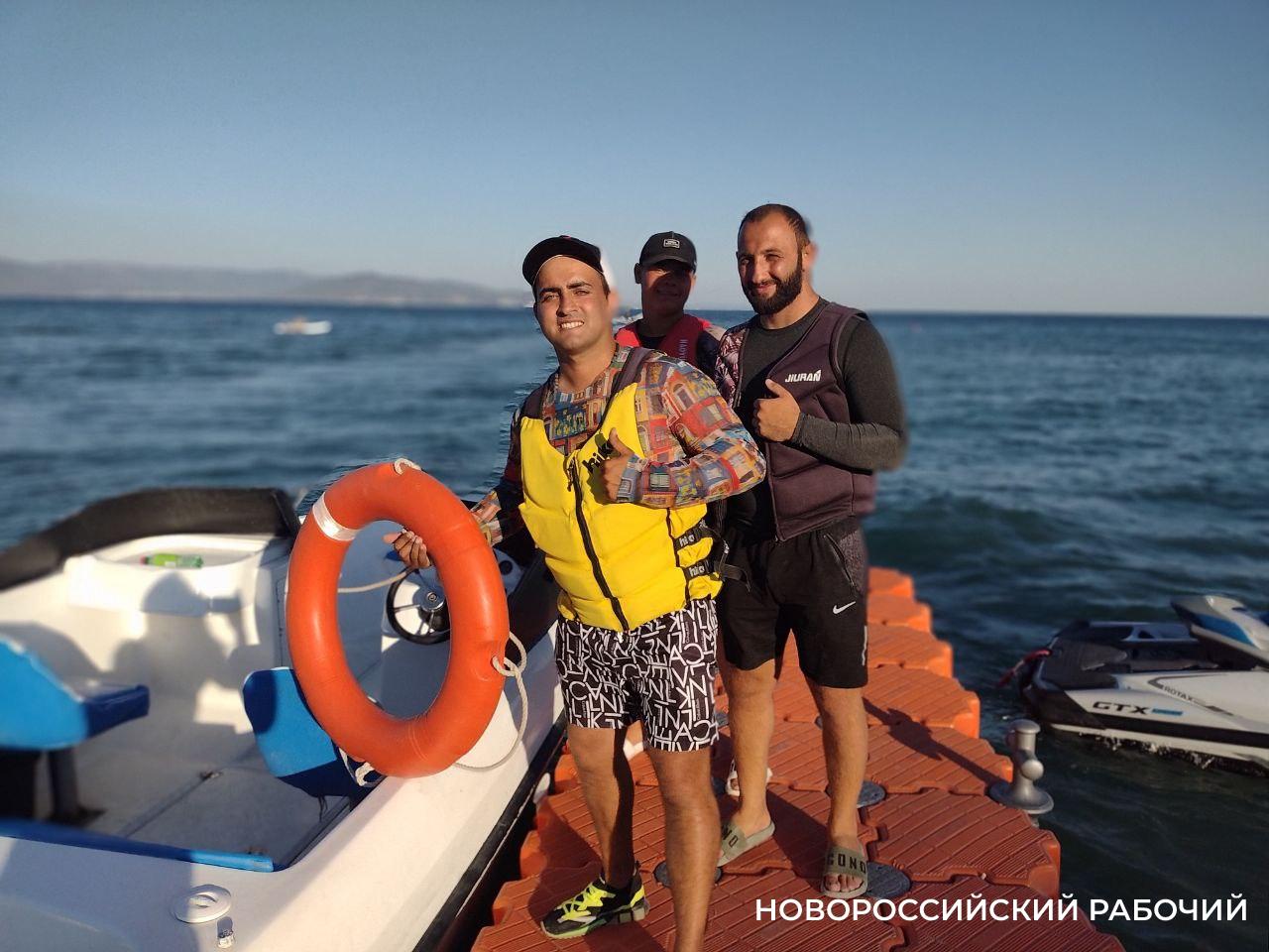 Спасатель Новороссийска рассказал, как удалось спасти четверых, унесенных в море 