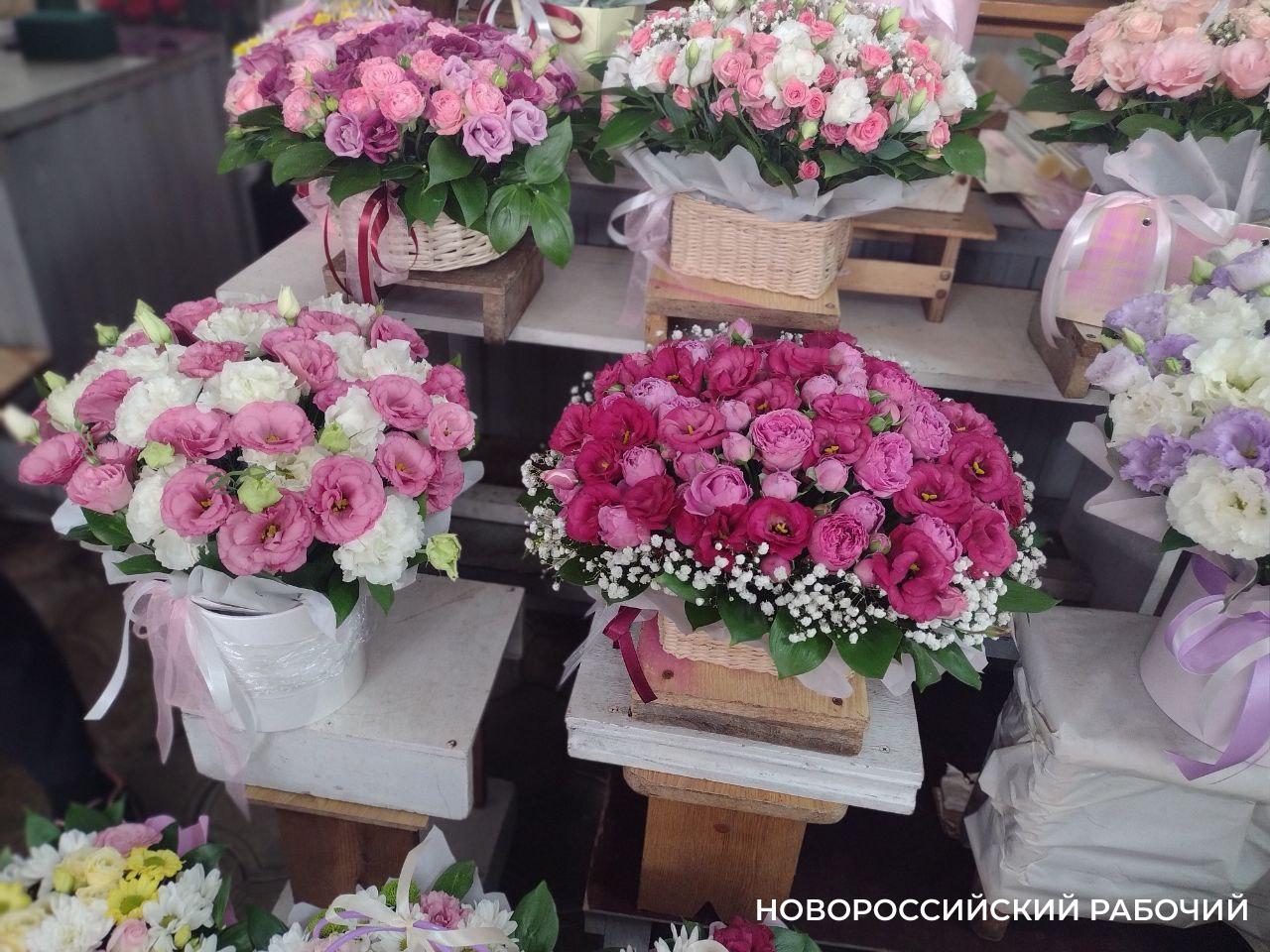 В Новороссийске самый простой букет к 1 сентября стоит не меньше 1000 рублей