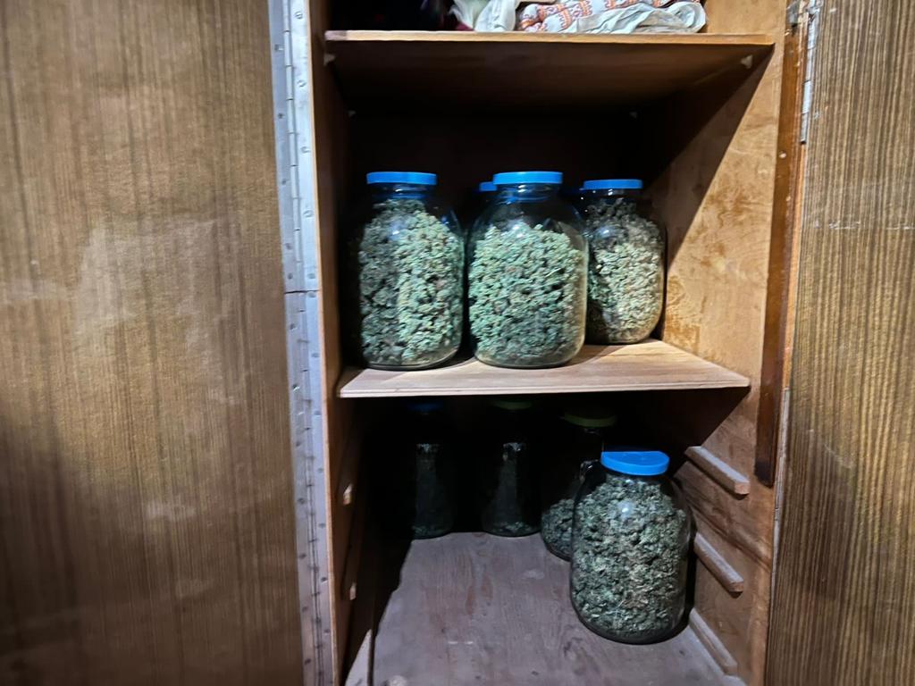 В Новороссийске вместо помидоров в банки закатали марихуану