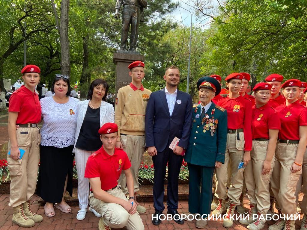 В Новороссийске торжественно открыли аллею Брежнева