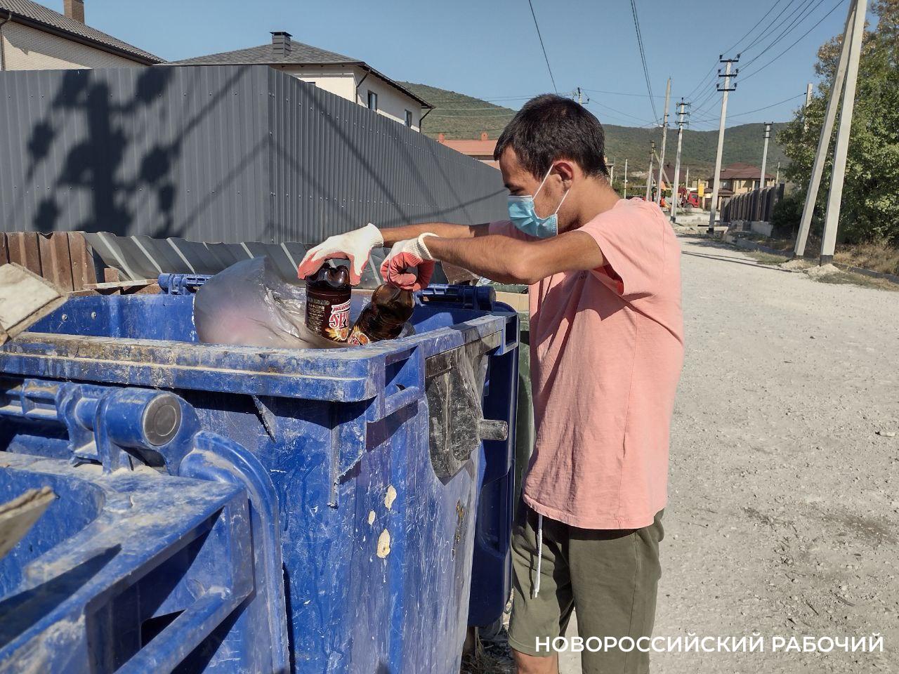 В Новороссийске люди питаются с мусорных контейнеров. Хайп, жажда халявы или нужда? 