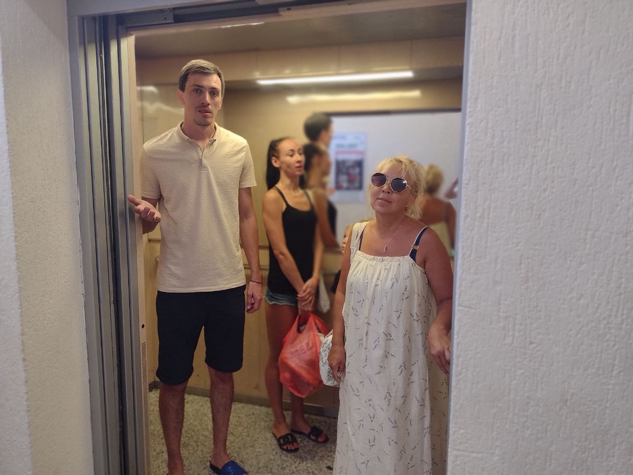 В многоэтажке Новороссийска два раза за месяц «падал» лифт. Пока без жертв