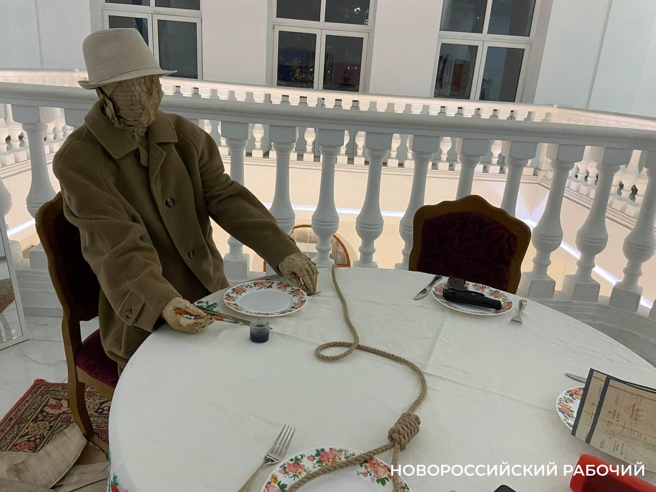 В Новороссийске любителей современного искусства накормили стихами и манной кашей