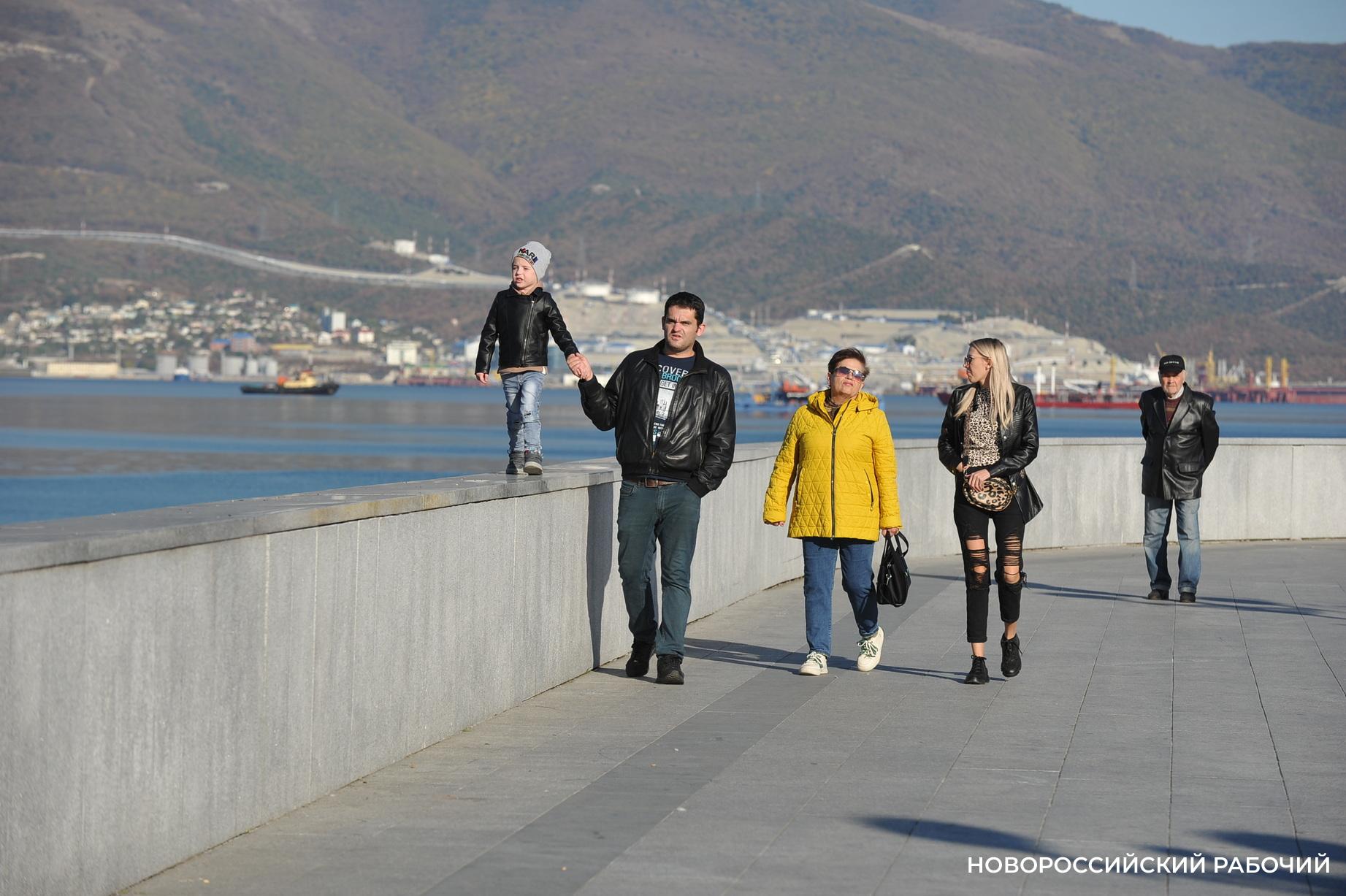 У переехавших в Новороссийск надо учиться позитиву. Море, закаты, еноты