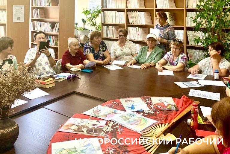 Пенсионеры Новороссийска рисуют на камешках, чтобы бороться с деменцией