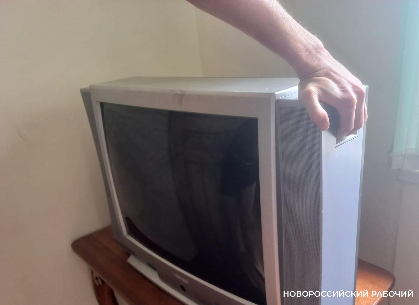 В Новороссийске «муж на час» унес из хозяйской квартиры холодильник и телевизор