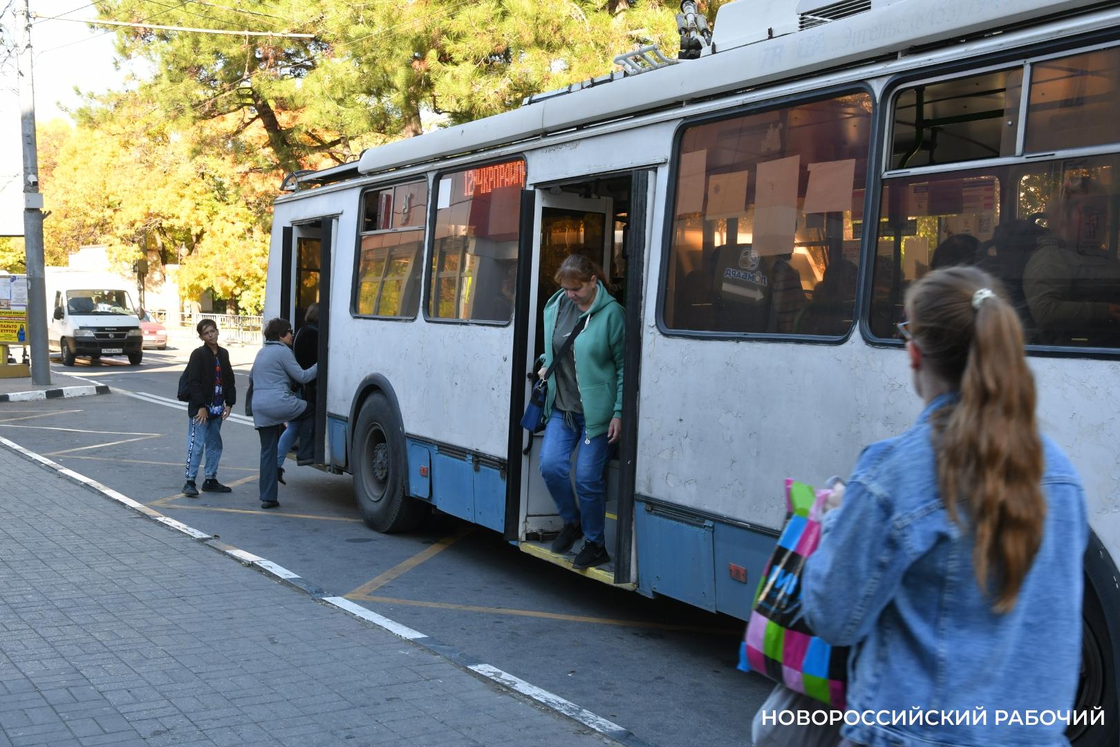 «Неужели нет управы на пассажиров?» В Новороссийске начали защищать маршрутчиков