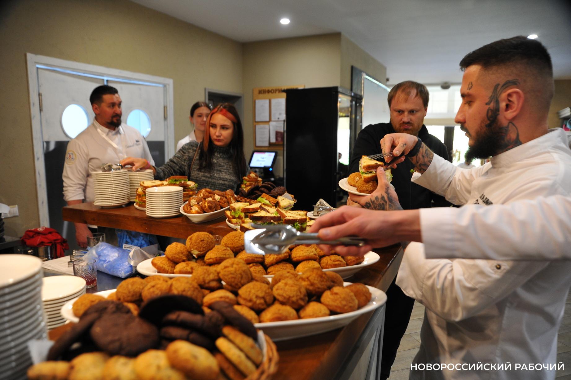 В Новороссийске лучшие повара из «звездных» отелей края сразились на кухне