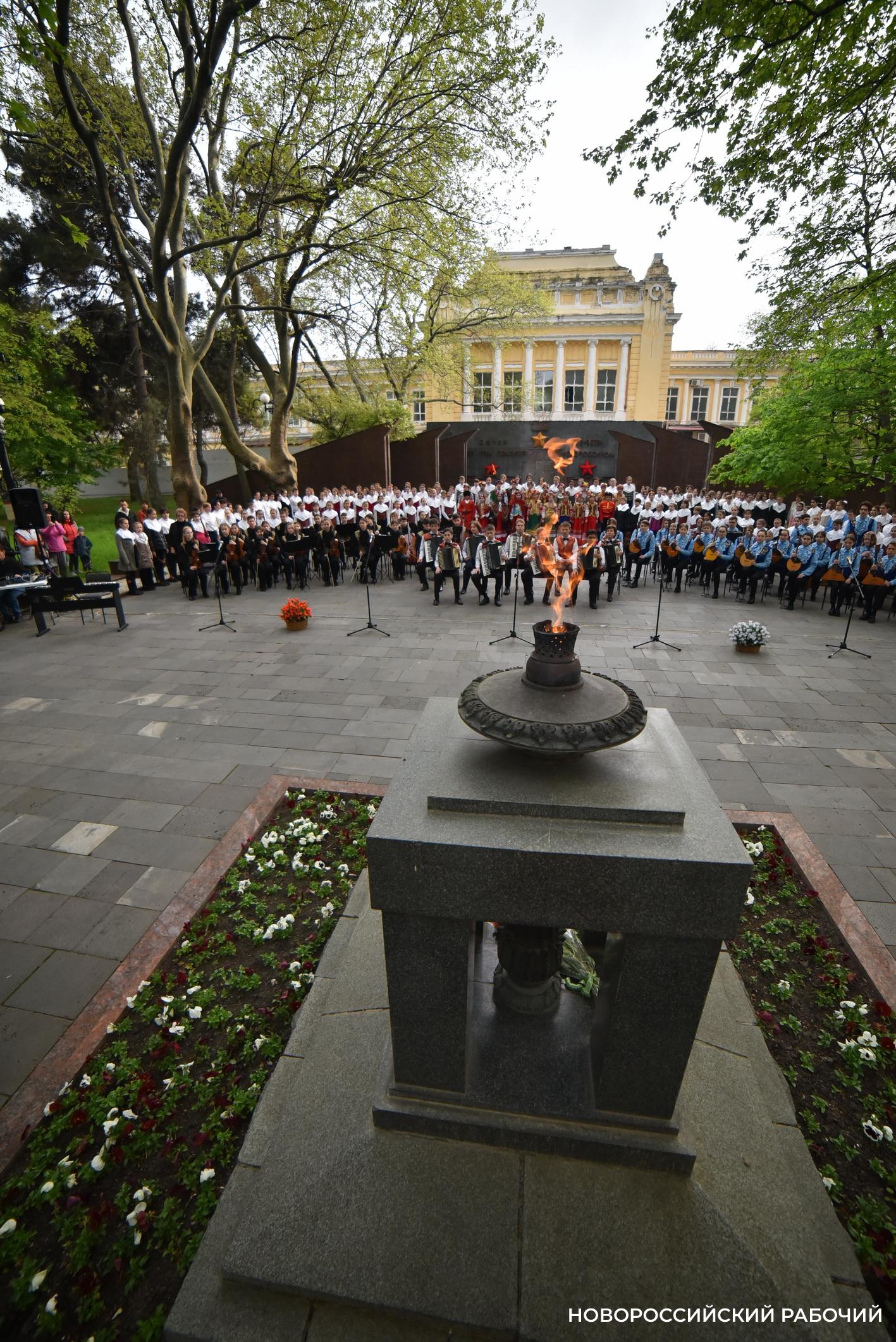 Очередная попытка. В Новороссийске объявили конкурс стихов к гимну города,  написанному Шостаковичем