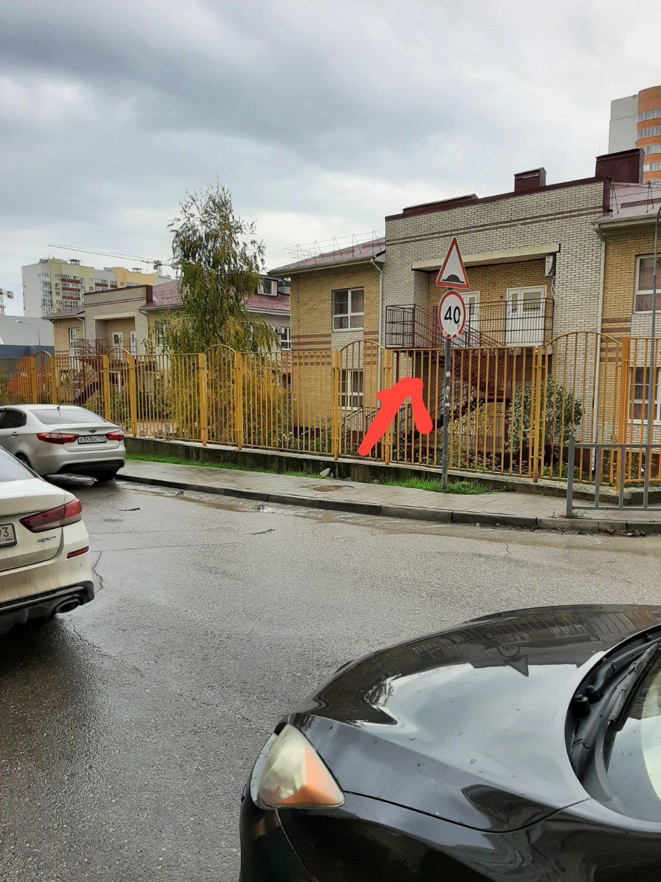 Жители Новороссийска требуют снизить скорость движения возле детсада в Южном районе