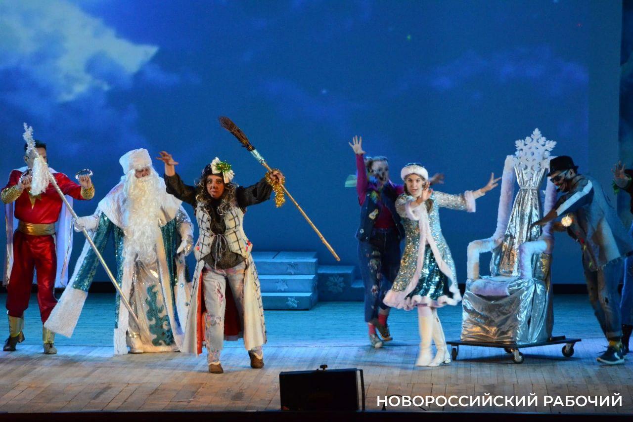 В Новороссийске прошли благотворительные спектакли и ёлки