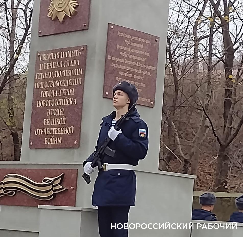 Больше 900 фамилий защитников Новороссийска добавили на Братскую могилу в ходе реконструкции