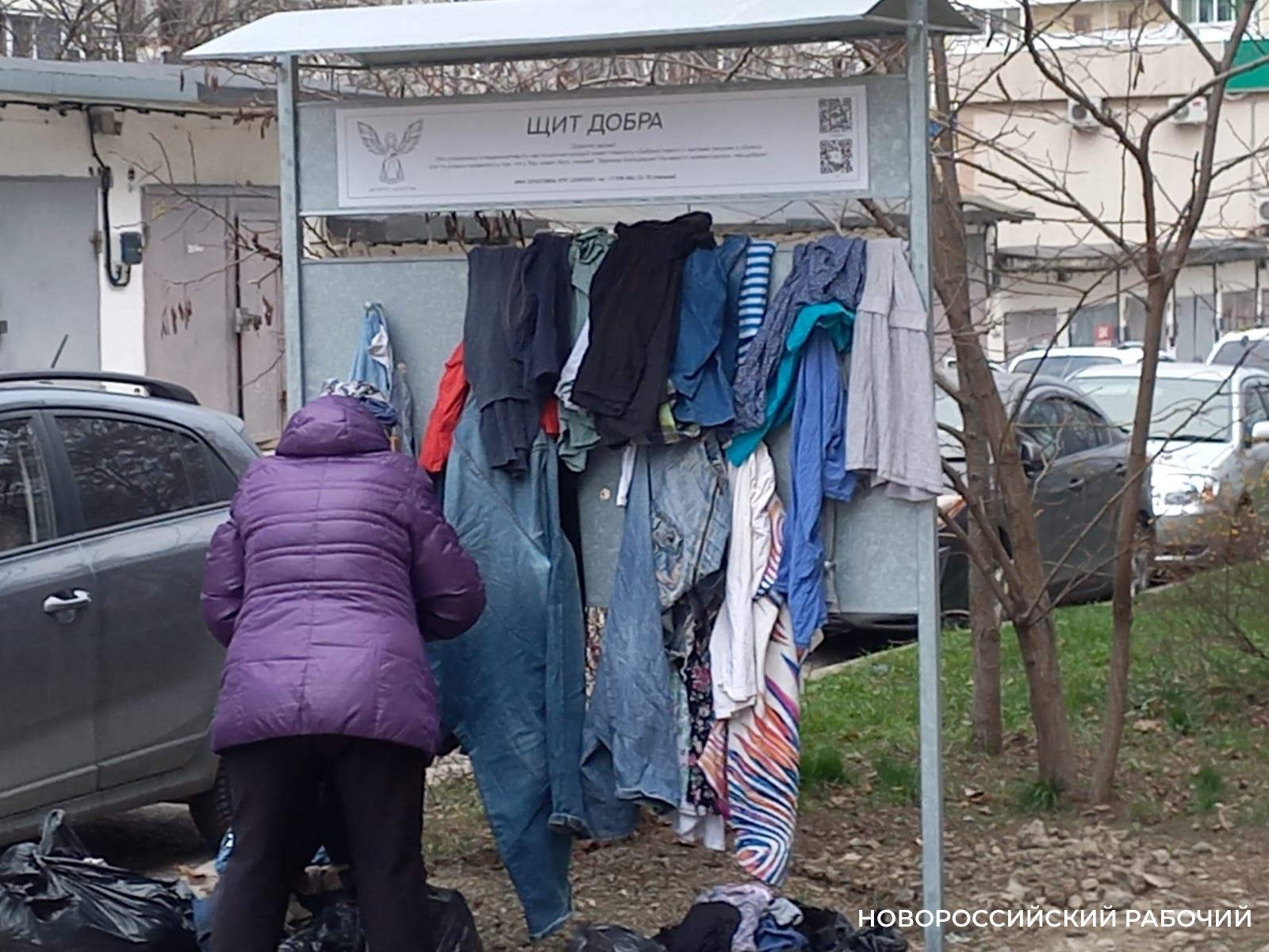 Новороссийцы просят вернуть «Щит добра», который кто-то превратил в мусорку