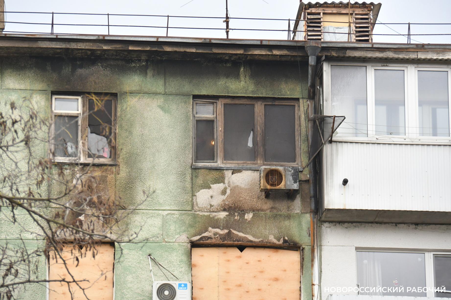 В Новороссийске прошел субботник на ул. Героев десантников, в доме, где от взрыва газа выгорели квартиры
