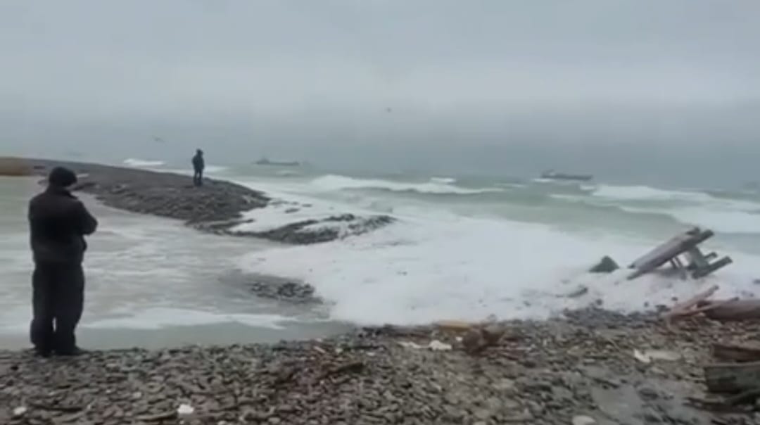 Редкое природное явление в Новороссийске — море само открыло проран