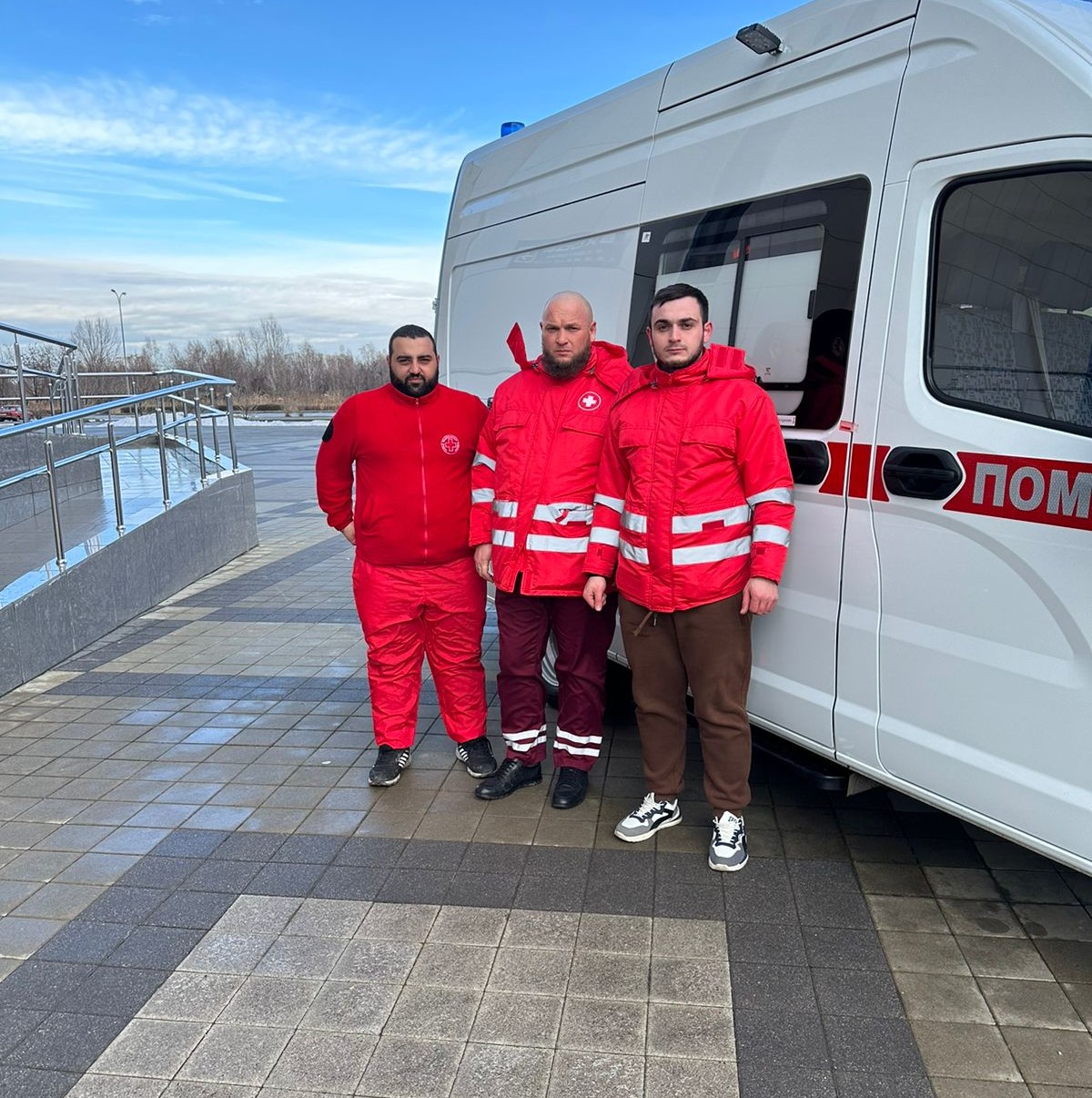 В Новороссийск передали три новых машины скорой помощи