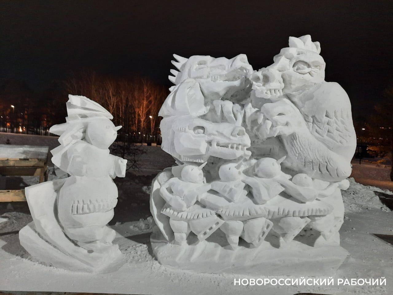 Новороссийские художники слепили «Танец маленьких снежных баб». Голосуем за наших!  