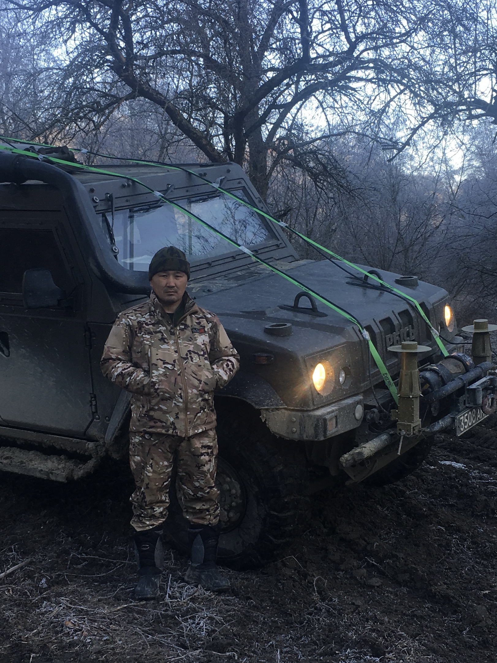 повышение по карьерной лестнице. идеальный сотрудник. человек профессионал своего дела. он был настоящим профессионалом. офисный работник.