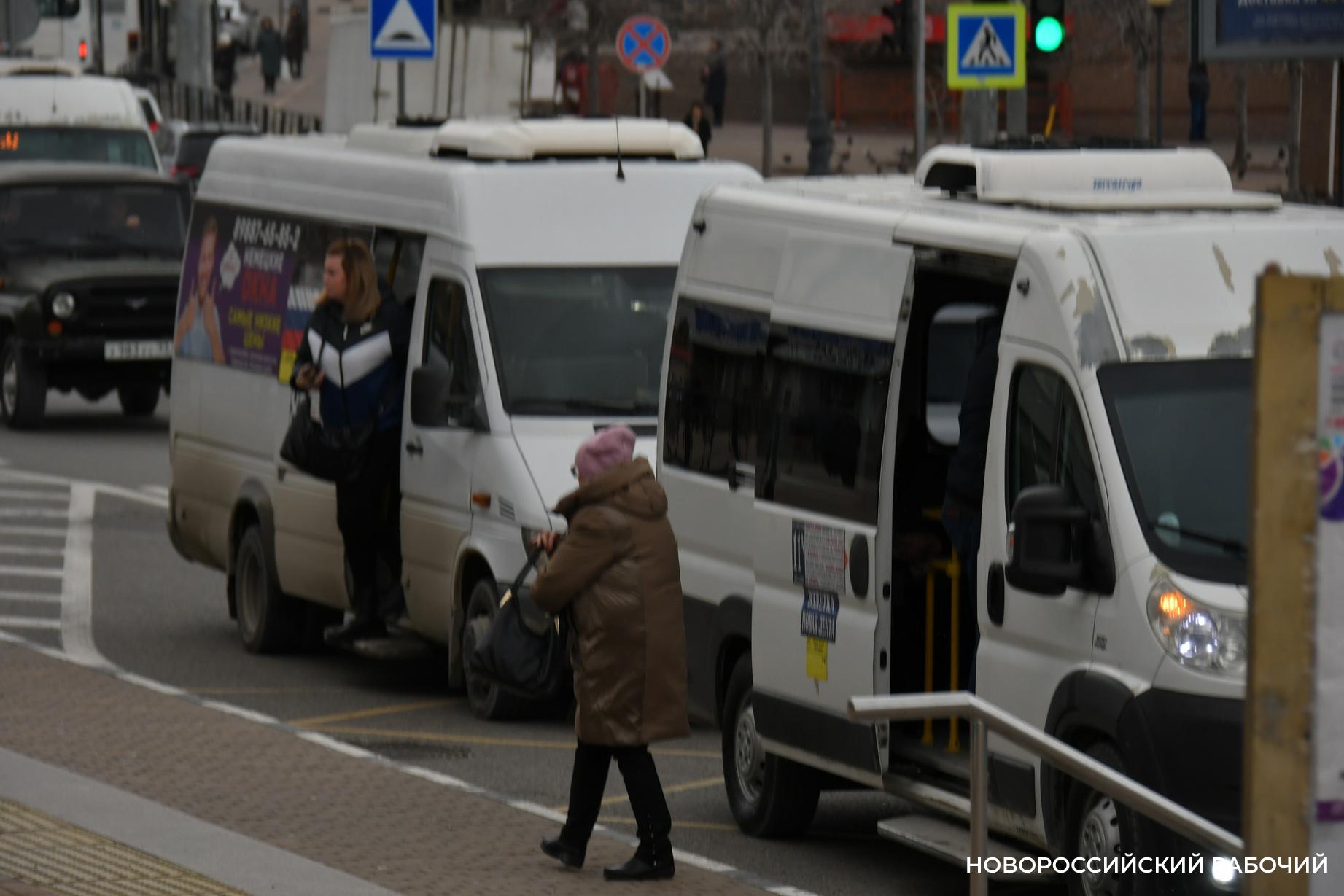 Новороссийцы ждут транспортную реформу, потому что надоела давка в маршрутках