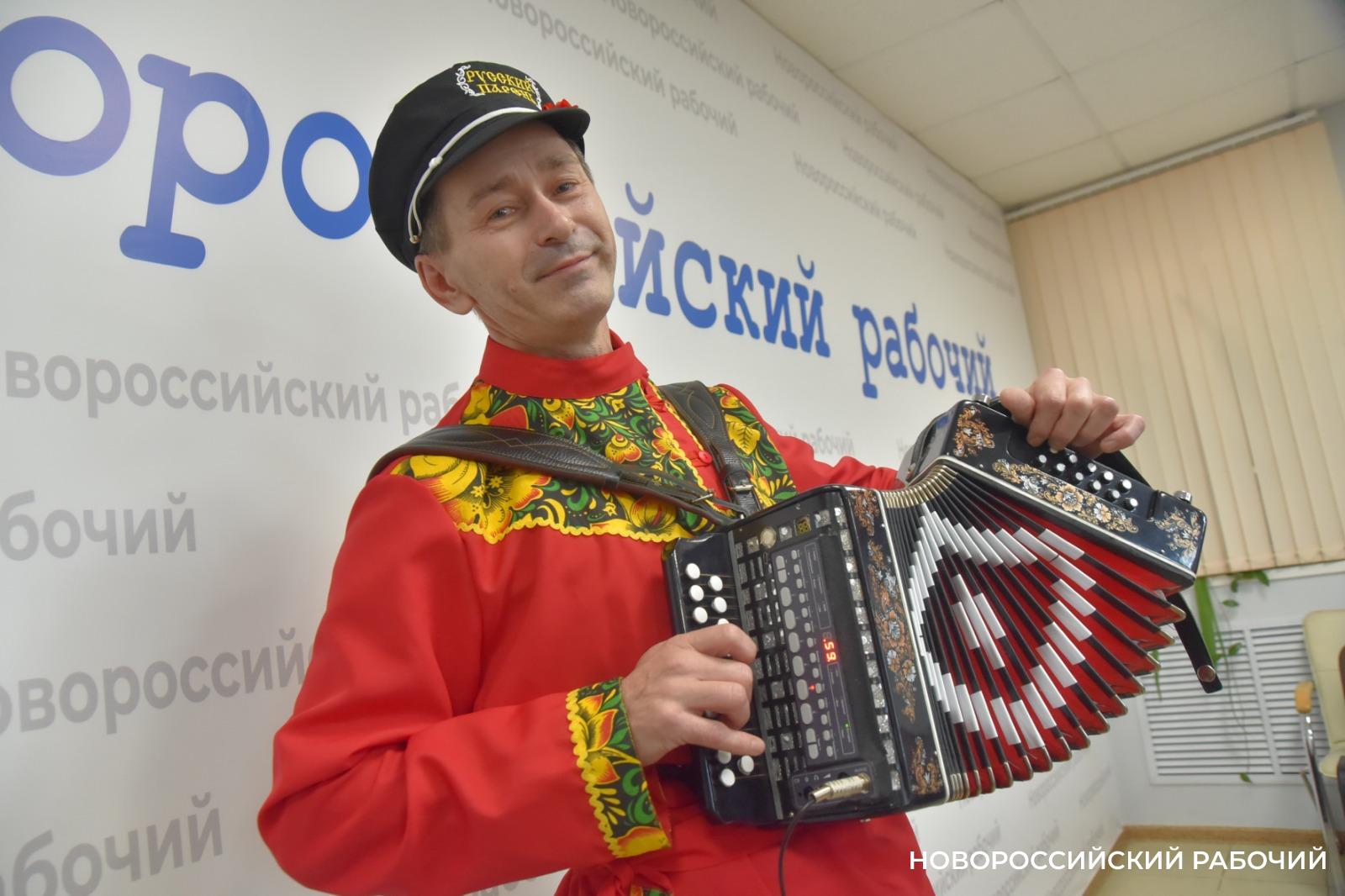 Гармонист из Новороссийска сыграет для всей страны на передаче Андрея Малахова