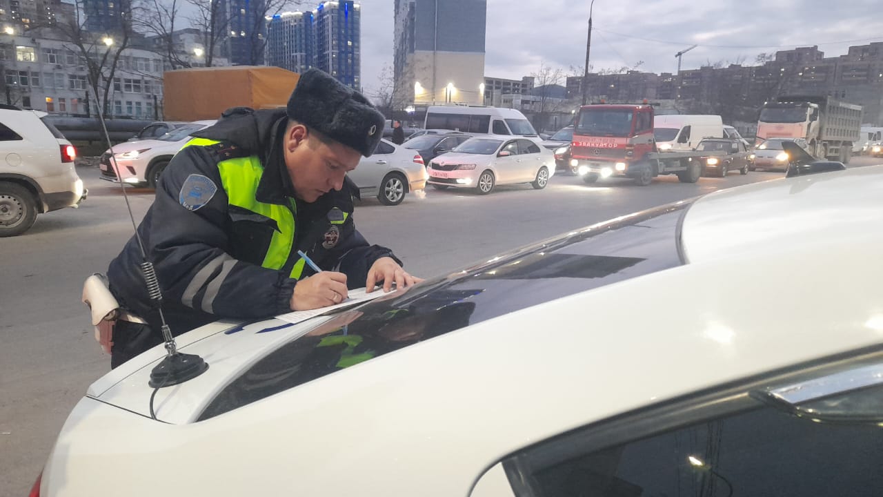 В Новороссийске в праздники водители мопедов возили подозрительные пакетики