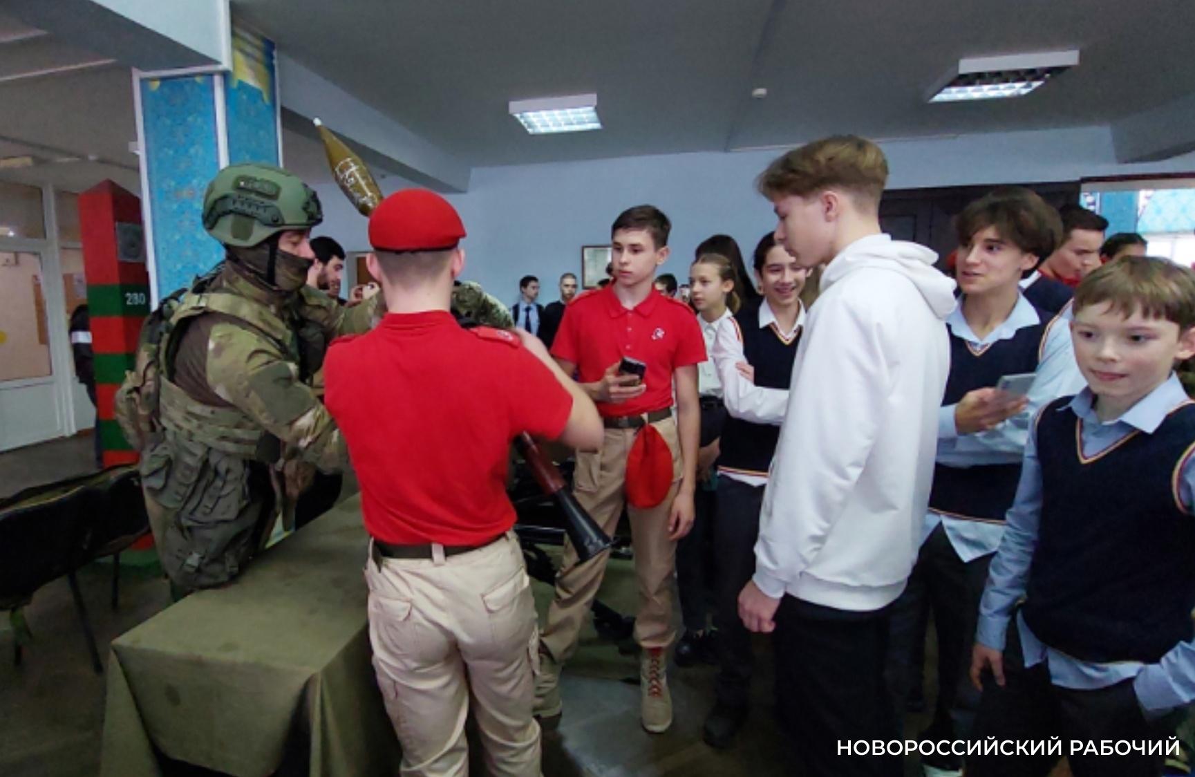 В Новороссийске в преддверии Дня защитника Отечества состоялась военно-патриотическая акция «Служу России»